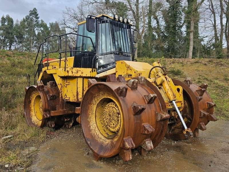 Caterpillar Compacteur à Déchet / Pieds de Mouton 826GII - Ngjeshës: foto 1 Caterpillar Compacteur à Déchet / Pieds de Mouton 826GII - Ngjeshës: foto 1
