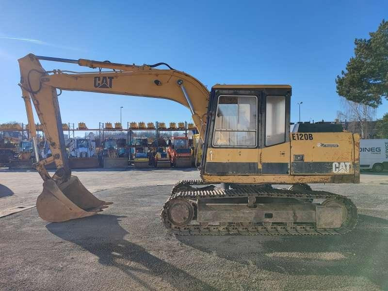 Caterpillar E120B - Ekskavator me zinxhirë: foto 4 Caterpillar E120B - Ekskavator me zinxhirë: foto 4