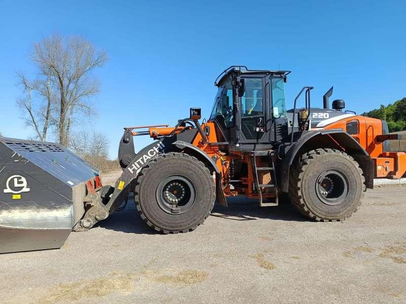 Hitachi ZW220-7 - Fadrom me goma: foto 1 Hitachi ZW220-7 - Fadrom me goma: foto 1