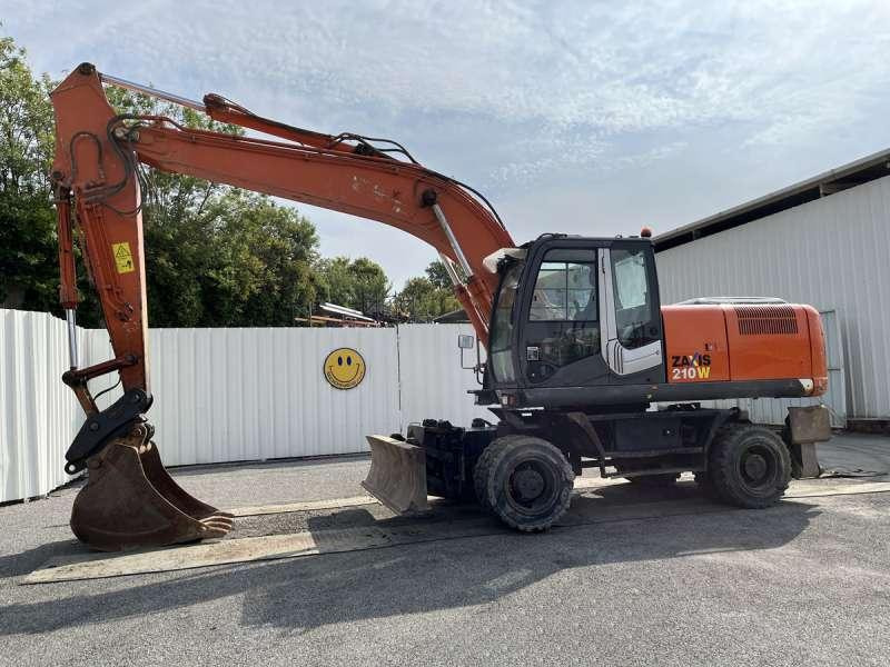 Hitachi ZX210W-3 - Ekskavator me goma: foto 1 Hitachi ZX210W-3 - Ekskavator me goma: foto 1