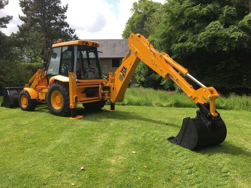 Jcb 3CX - Fadromë me shkarkim nga prapa: foto 3 Jcb 3CX - Fadromë me shkarkim nga prapa: foto 3