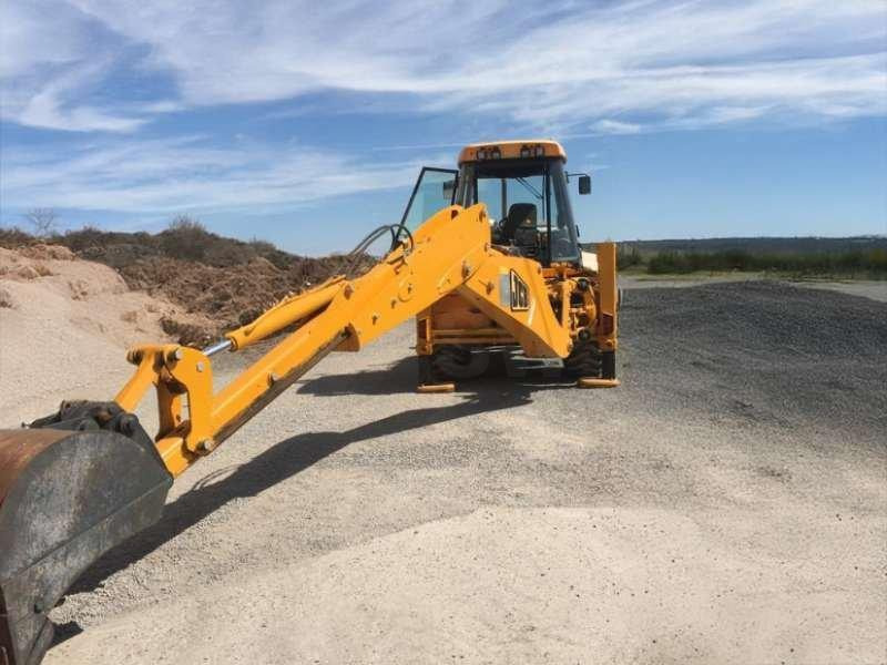 Jcb 3CX - Fadromë me shkarkim nga prapa: foto 4 Jcb 3CX - Fadromë me shkarkim nga prapa: foto 4