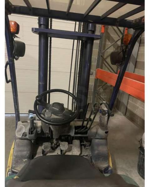 Komatsu FD25T-14 - Pirun më naftë: foto 3 Komatsu FD25T-14 - Pirun më naftë: foto 3