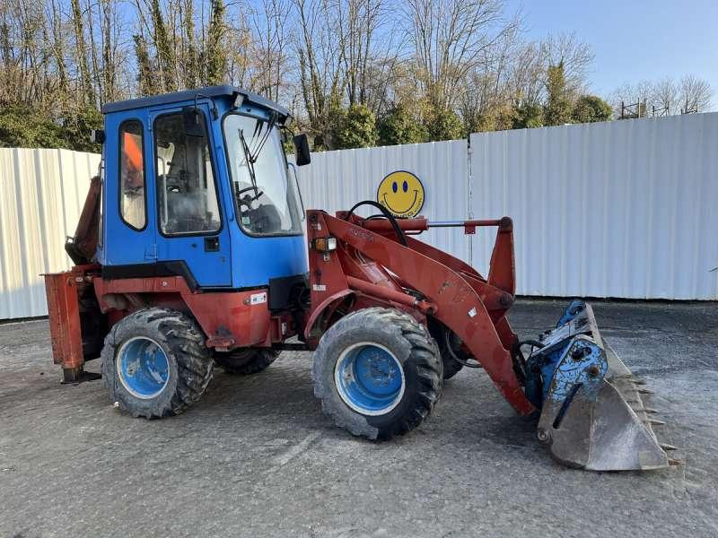 Kubota R520 - Fadromë me shkarkim nga prapa: foto 1 Kubota R520 - Fadromë me shkarkim nga prapa: foto 1