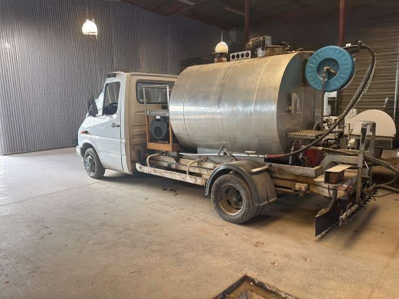 Mercedes 410 A EMULSION + TREMI GRAVILLON - Autobitumatrice: foto 2 Mercedes 410 A EMULSION + TREMI GRAVILLON - Autobitumatrice: foto 2