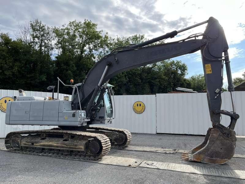 Volvo EC220DL - Ekskavator me zinxhirë: foto 1 Volvo EC220DL - Ekskavator me zinxhirë: foto 1