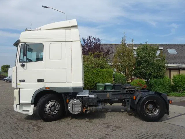 DAF XF 430 EURO3 MANAULE GEAR - Gjysmë-kamion: foto 5 DAF XF 430 EURO3 MANAULE GEAR - Gjysmë-kamion: foto 5