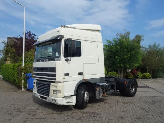 DAF XF 430 EURO3 MANAULE GEAR - Gjysmë-kamion: foto 4 DAF XF 430 EURO3 MANAULE GEAR - Gjysmë-kamion: foto 4