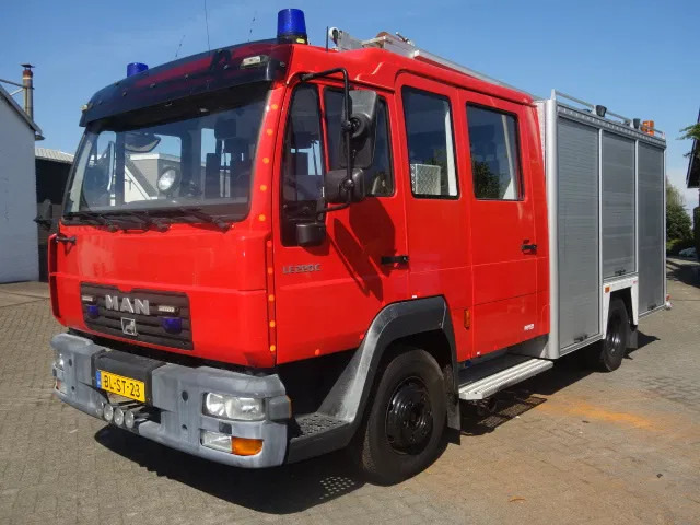 MAN LE 220C GODIVA POMP 2000 LITER TANK,MANUAL GEARBOX - Zjarrfikëse: foto 2 MAN LE 220C GODIVA POMP 2000 LITER TANK,MANUAL GEARBOX - Zjarrfikëse: foto 2