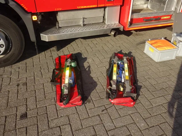 MAN TGM 15.250 FIRE TRUCK,2000 LITER TANK, FOAM TANK, AIRCO,WITH EQUIPMENT - Zjarrfikëse: foto 3 MAN TGM 15.250 FIRE TRUCK,2000 LITER TANK, FOAM TANK, AIRCO,WITH EQUIPMENT - Zjarrfikëse: foto 3