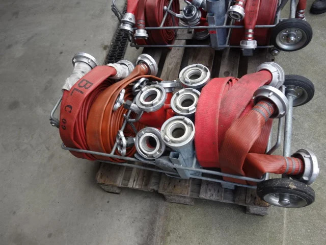 Mercedes-Benz 80euro fire hose - Zjarrfikëse: foto 1 Mercedes-Benz 80euro fire hose - Zjarrfikëse: foto 1
