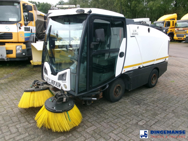 Johnston C202 compact street sweeper - Makinë fshirëse për rrugët: foto 1 Johnston C202 compact street sweeper - Makinë fshirëse për rrugët: foto 1