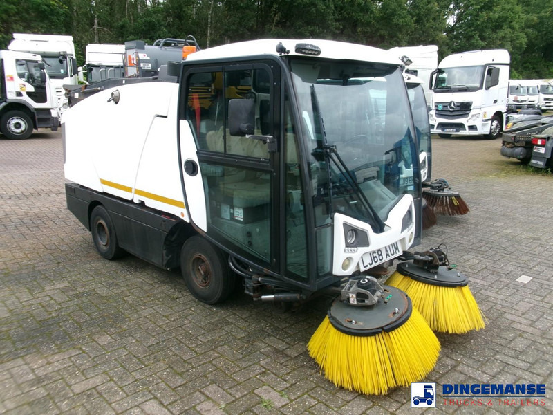 Johnston C202 compact street sweeper - Makinë fshirëse për rrugët: foto 2 Johnston C202 compact street sweeper - Makinë fshirëse për rrugët: foto 2
