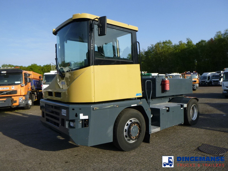 MOL RM 255 4X4 terminal drawbar tractor 150 ton - Traktor terminal: foto 1 MOL RM 255 4X4 terminal drawbar tractor 150 ton - Traktor terminal: foto 1