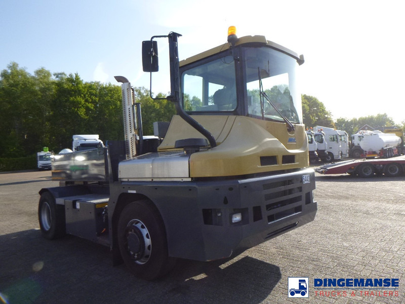 MOL RM 255 4X4 terminal drawbar tractor 150 ton - Traktor terminal: foto 2 MOL RM 255 4X4 terminal drawbar tractor 150 ton - Traktor terminal: foto 2