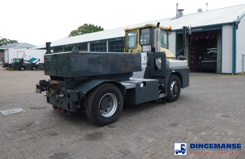 MOL RM 255 4X4 terminal drawbar tractor 150 ton - Traktor terminal: foto 4 MOL RM 255 4X4 terminal drawbar tractor 150 ton - Traktor terminal: foto 4