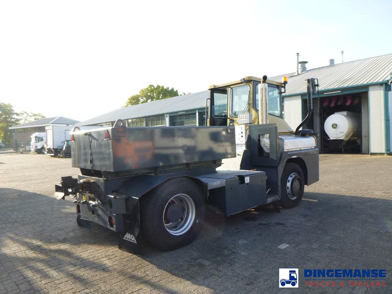 MOL RM 255 4X4 terminal drawbar tractor 150 ton - Traktor terminal: foto 4 MOL RM 255 4X4 terminal drawbar tractor 150 ton - Traktor terminal: foto 4