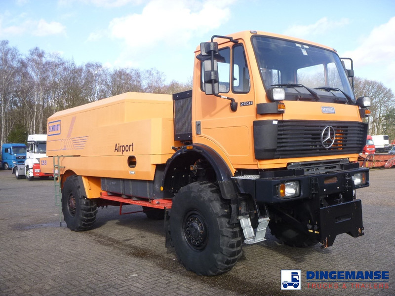 Mercedes-Benz SK 2031 4x4x4 Schmidt CJS9 airport sweeper snow plough - Makinë për heqjen e borës: foto 5 Mercedes-Benz SK 2031 4x4x4 Schmidt CJS9 airport sweeper snow plough - Makinë për heqjen e borës: foto 5