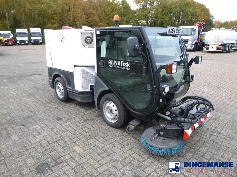 Nilfisk City Ranger CR3500 street sweeper - Makinë fshirëse për rrugët: foto 2 Nilfisk City Ranger CR3500 street sweeper - Makinë fshirëse për rrugët: foto 2