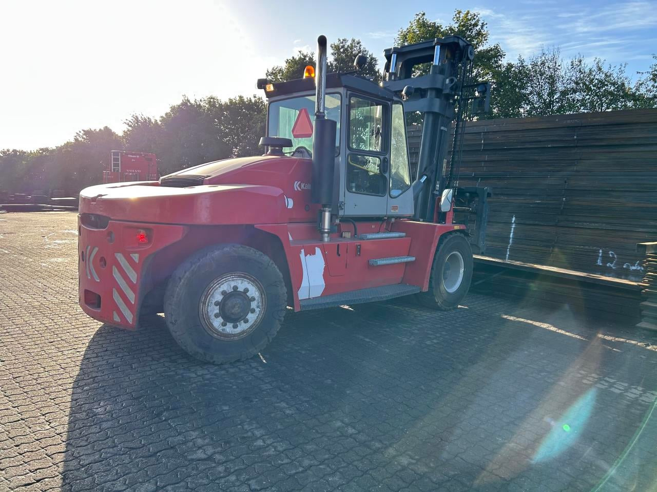 Kalmar DCE160-6 - Pirun më naftë: foto 3 Kalmar DCE160-6 - Pirun më naftë: foto 3