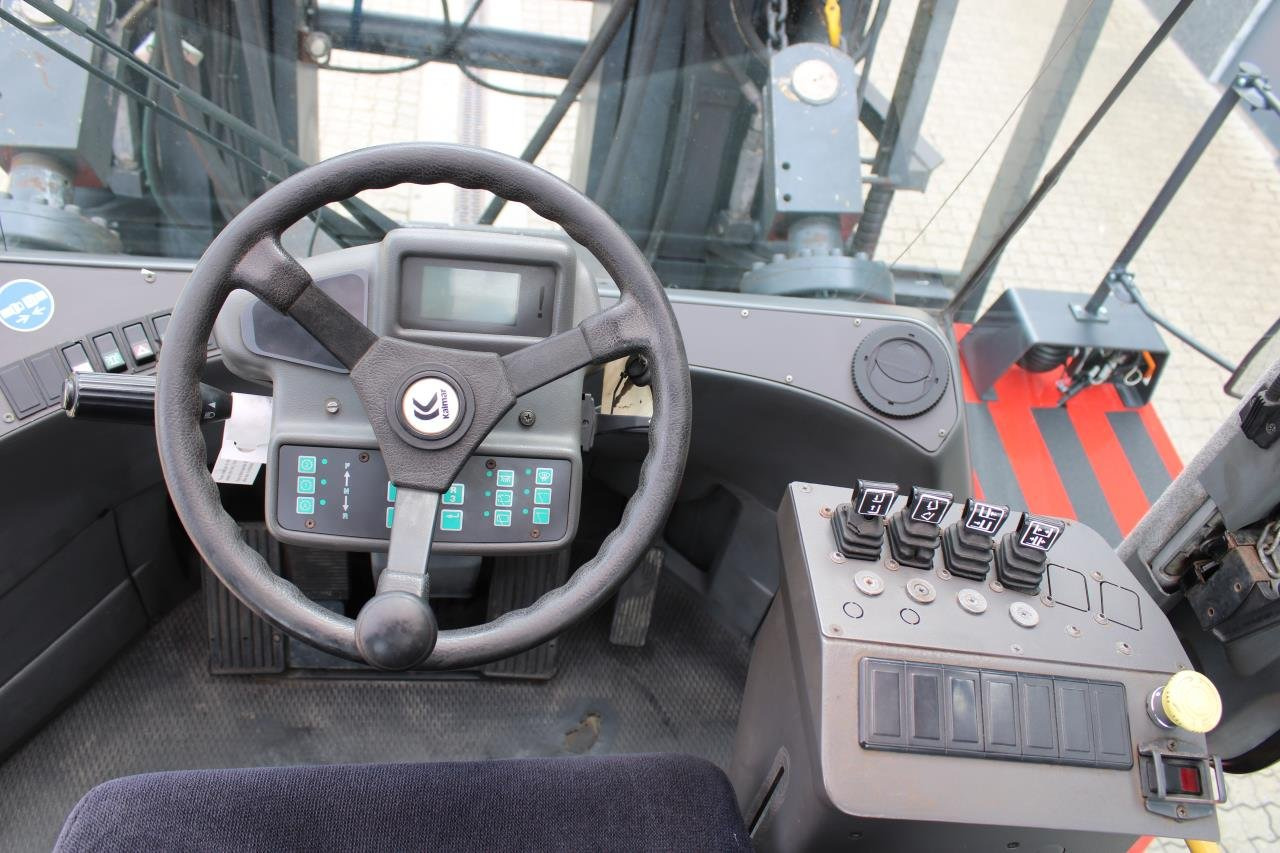 Kalmar DCF330-12LB - Pirun më naftë: foto 4 Kalmar DCF330-12LB - Pirun më naftë: foto 4