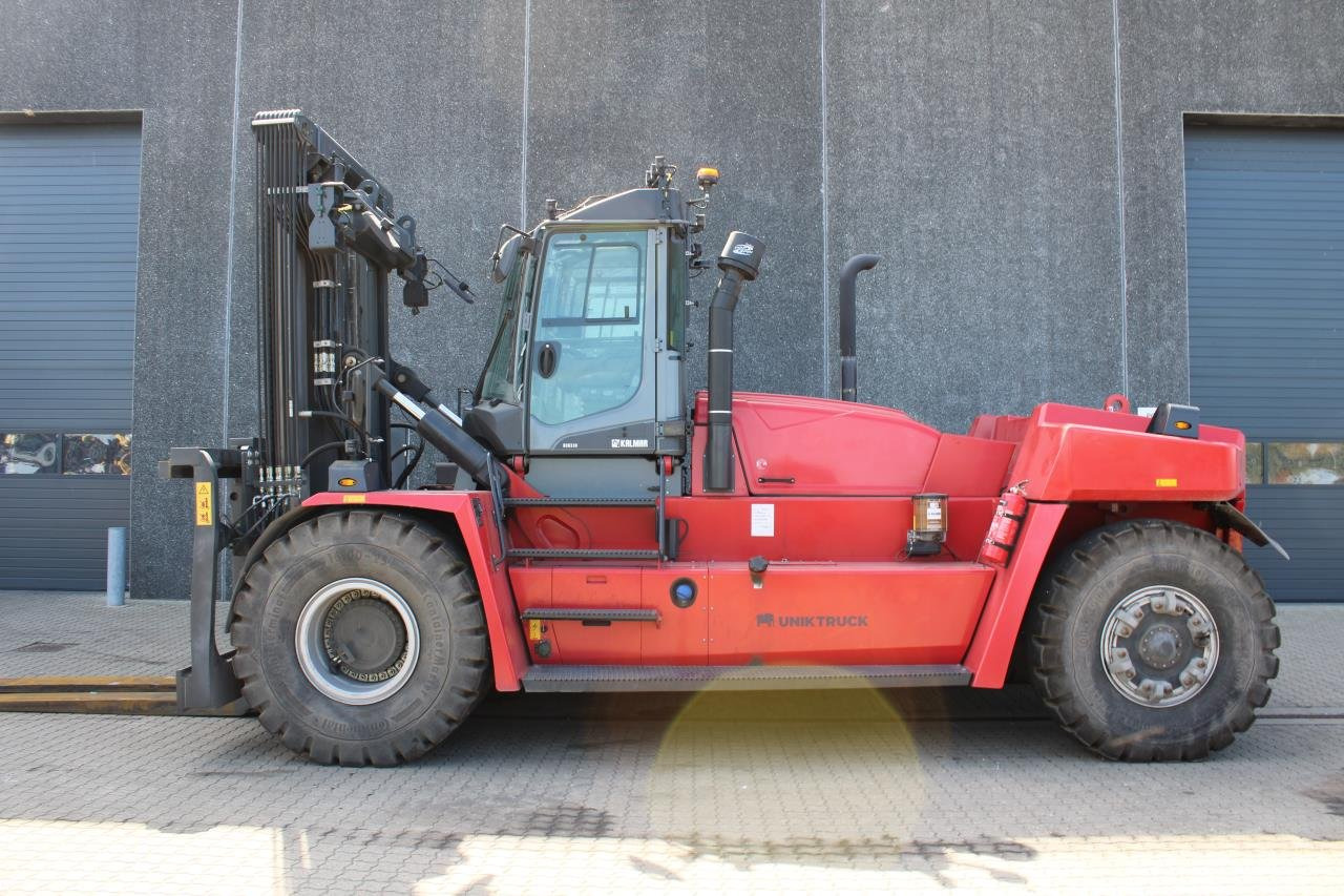 Kalmar DCG330-12 - Pirun më naftë: foto 1 Kalmar DCG330-12 - Pirun më naftë: foto 1