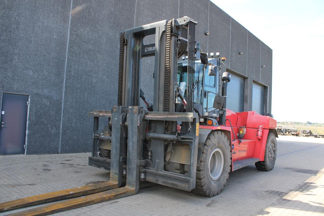Kalmar DCG330-12 - Pirun më naftë: foto 2 Kalmar DCG330-12 - Pirun më naftë: foto 2