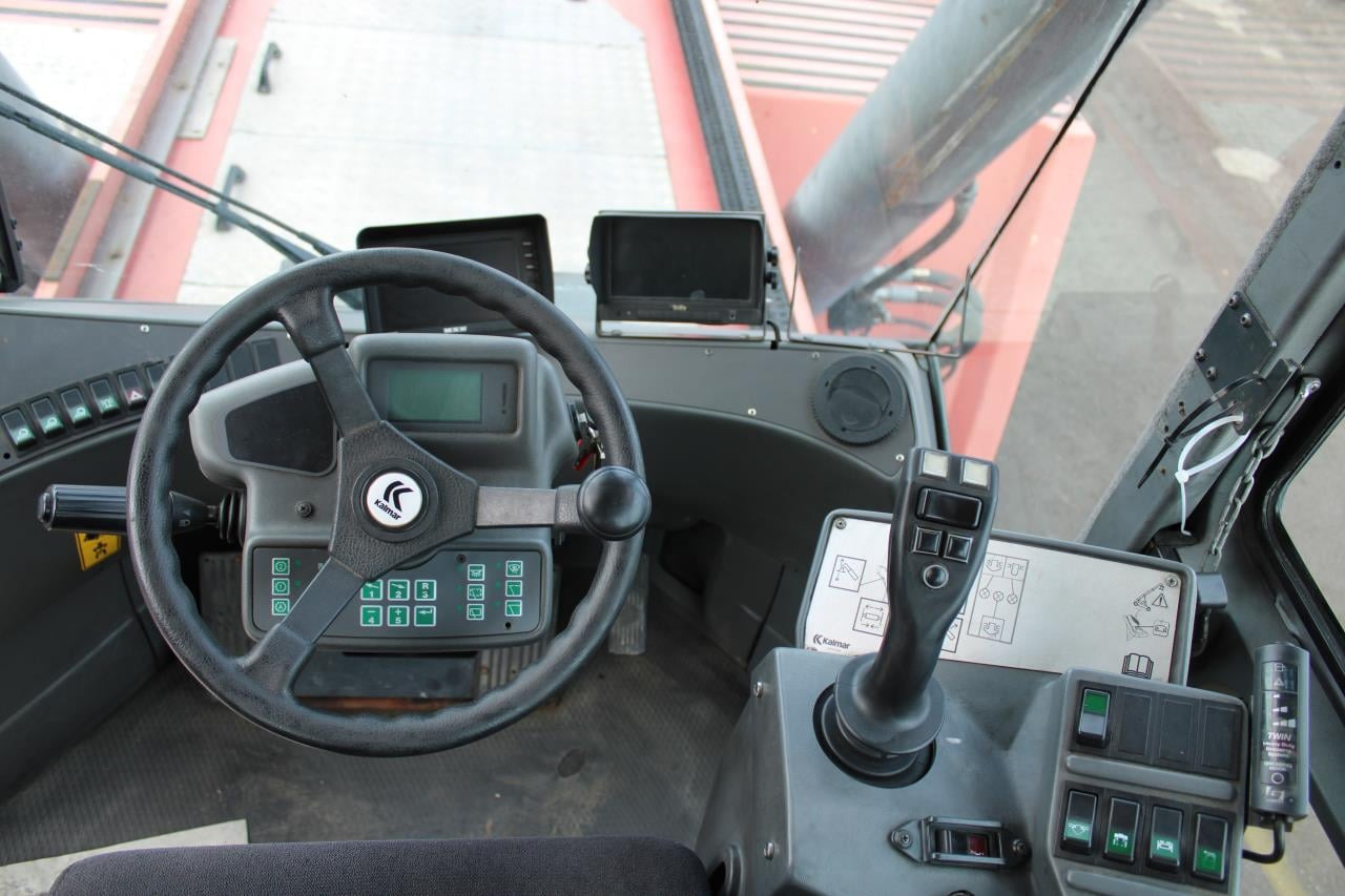 Kalmar DRF450-75S6XS - Stivosës ritërheqës: foto 4 Kalmar DRF450-75S6XS - Stivosës ritërheqës: foto 4