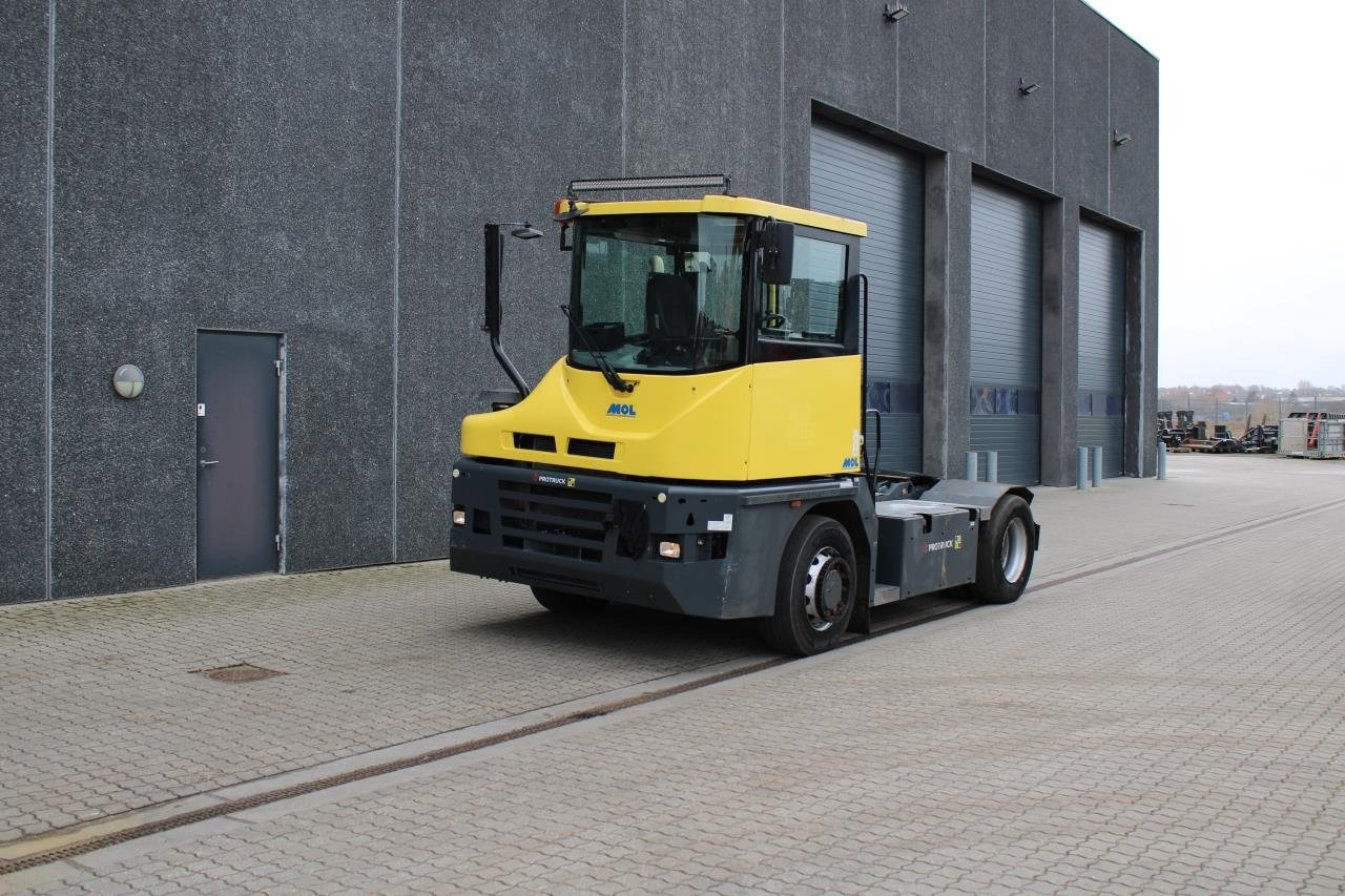 MOL RM255 4X4 - Traktor terminal: foto 2 MOL RM255 4X4 - Traktor terminal: foto 2