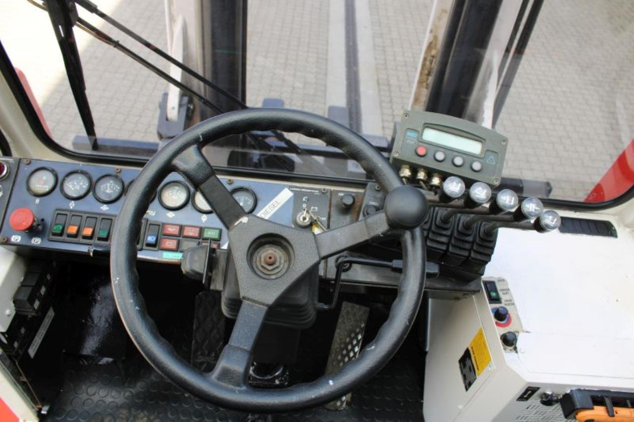 SveTruck 15120-35 - Pirun më naftë: foto 4 SveTruck 15120-35 - Pirun më naftë: foto 4