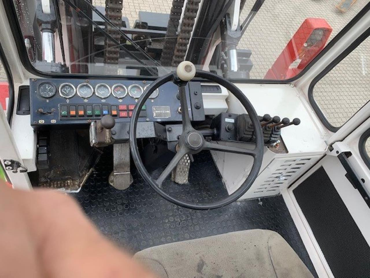 SveTruck 25120-42 - Pirun më naftë: foto 4 SveTruck 25120-42 - Pirun më naftë: foto 4