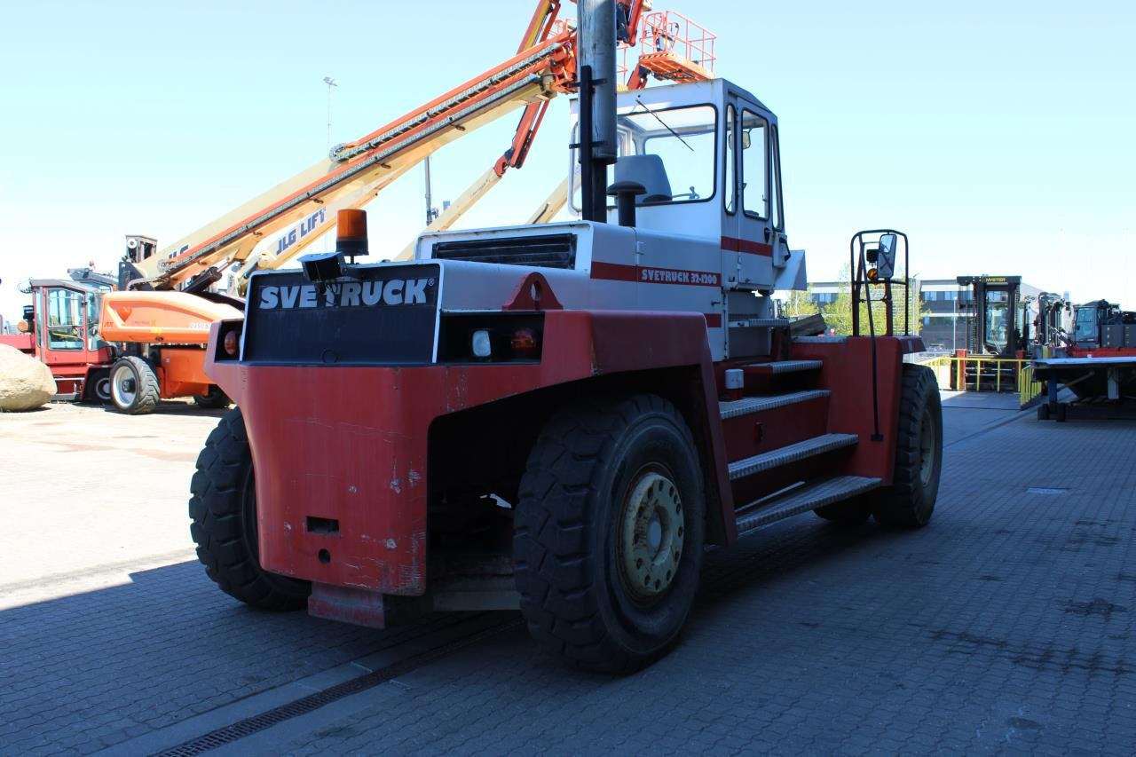 SveTruck 32120-47 - Pirun më naftë: foto 3 SveTruck 32120-47 - Pirun më naftë: foto 3