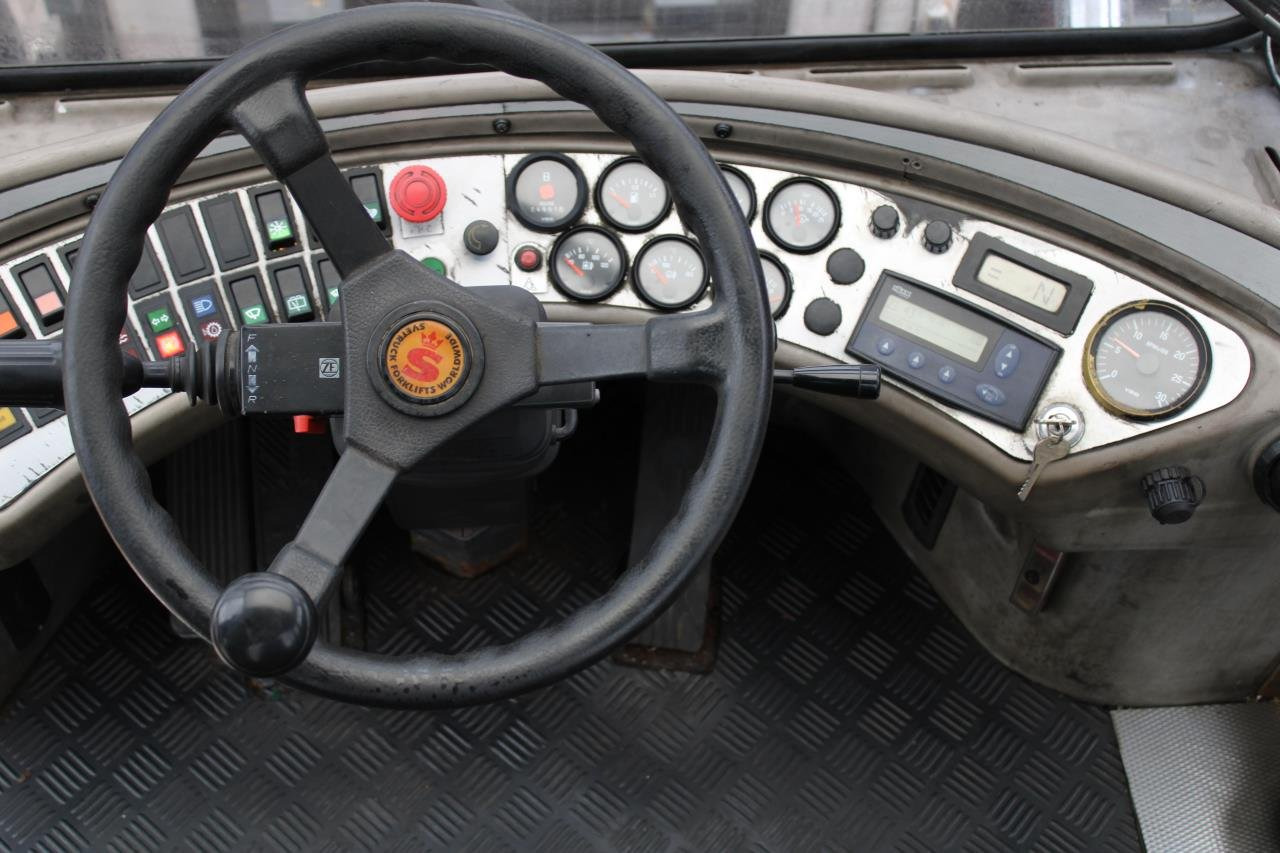 SveTruck 32120-50 - Pirun më naftë: foto 4 SveTruck 32120-50 - Pirun më naftë: foto 4