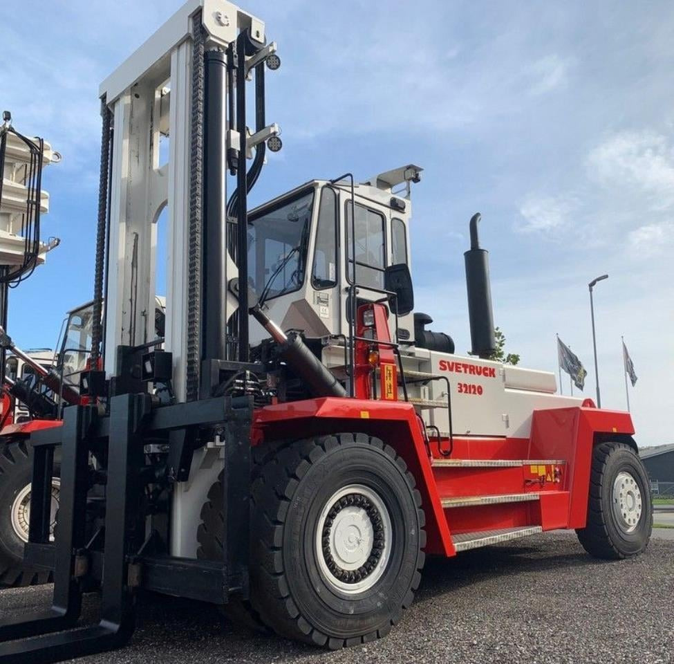 SveTruck 32120-50 - Pirun më naftë: foto 2 SveTruck 32120-50 - Pirun më naftë: foto 2