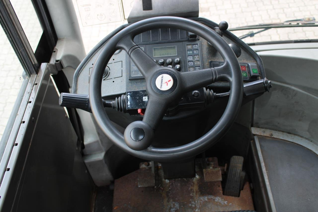 Terberg RT222 - Traktor terminal: foto 4 Terberg RT222 - Traktor terminal: foto 4