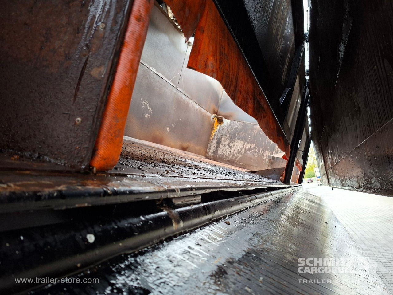 KEMPF Auflieger Kipper Stahlrundmulde 36m³ - Gjysmë rimorkio vetëshkarkuese: foto 3 KEMPF Auflieger Kipper Stahlrundmulde 36m³ - Gjysmë rimorkio vetëshkarkuese: foto 3