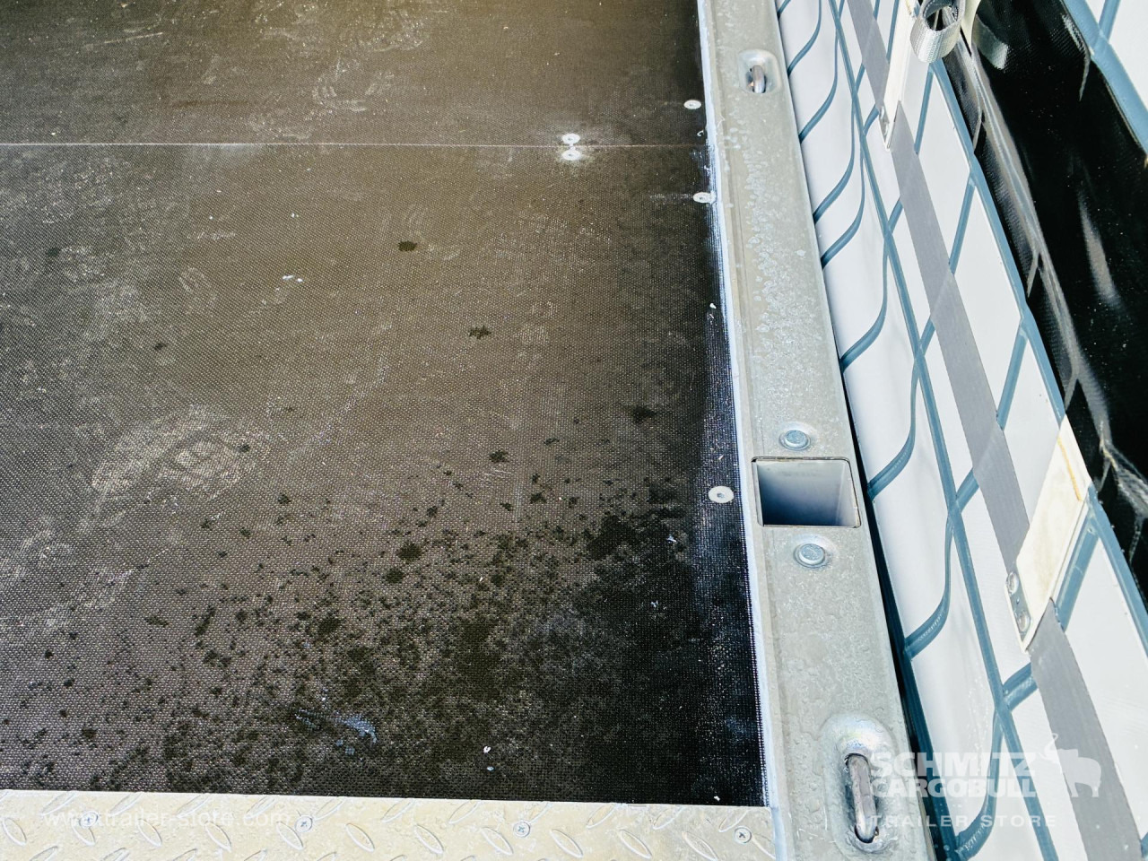 SCHMITZ Auflieger Curtainsider Mega - Gjysmë rimorkio me tendë: foto 2 SCHMITZ Auflieger Curtainsider Mega - Gjysmë rimorkio me tendë: foto 2