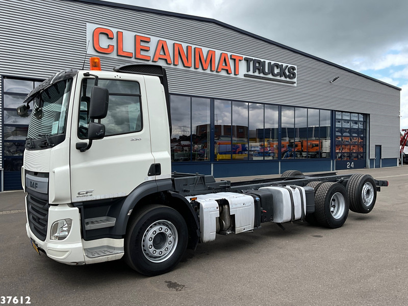 DAF FAN CF 330 Euro 6 Chassis cabine met kraanponton! Just 102.023 km! - Kamion kabinë-shasi: foto 2 DAF FAN CF 330 Euro 6 Chassis cabine met kraanponton! Just 102.023 km! - Kamion kabinë-shasi: foto 2