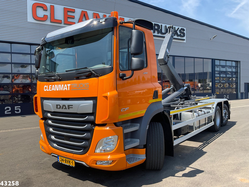 DAF FAN CF 430 VDL 21 Ton haakarmsysteem - Kamion vetëngarkues: foto 1 DAF FAN CF 430 VDL 21 Ton haakarmsysteem - Kamion vetëngarkues: foto 1