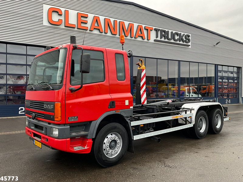 DAF FAT 75.320 6x4 Full steel Hiab 17 Ton haakarmsysteem Just 64.623 Km! - Kamion vetëngarkues: foto 2 DAF FAT 75.320 6x4 Full steel Hiab 17 Ton haakarmsysteem Just 64.623 Km! - Kamion vetëngarkues: foto 2