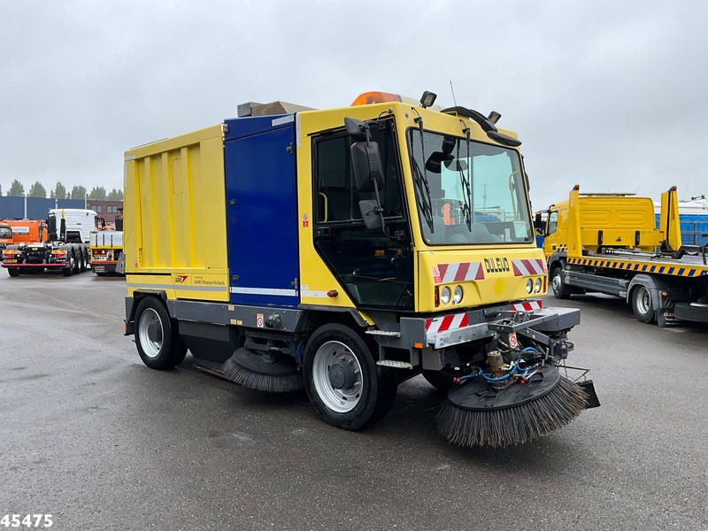 Dulevo 5020 S with 3-rd brush - Makinë fshirëse për rrugët: foto 5 Dulevo 5020 S with 3-rd brush - Makinë fshirëse për rrugët: foto 5