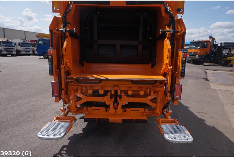 FUSO Canter 9C18 Geesink 7m³ - Kamion mbeturinash: foto 4 FUSO Canter 9C18 Geesink 7m³ - Kamion mbeturinash: foto 4