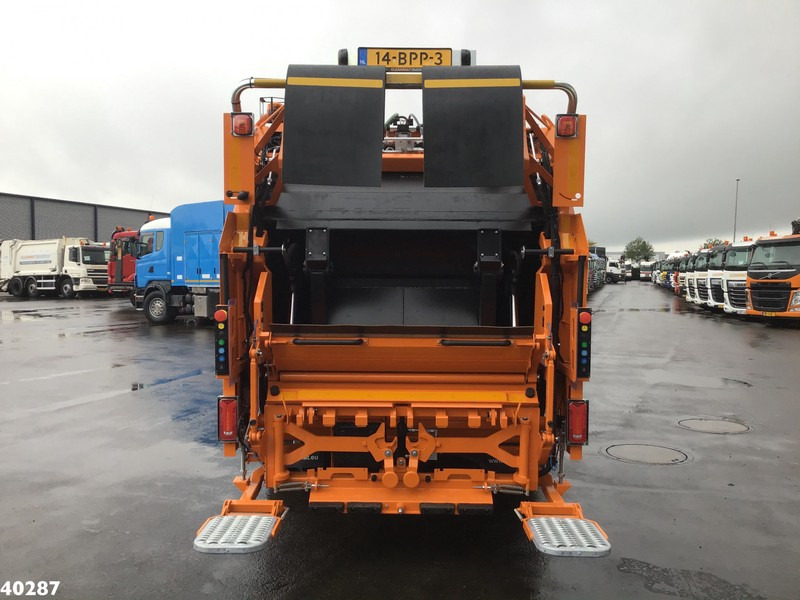 FUSO Canter 9C18 Geesink 7m3 - Kamion mbeturinash: foto 4 FUSO Canter 9C18 Geesink 7m3 - Kamion mbeturinash: foto 4