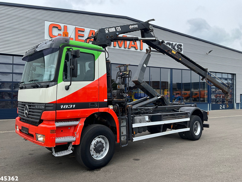 Mercedes-Benz Actros 1931 AK 4x4 Hiab 12 Tonmeter laadkraan - Kamion vetëngarkues, Kamion me vinç: foto 1 Mercedes-Benz Actros 1931 AK 4x4 Hiab 12 Tonmeter laadkraan - Kamion vetëngarkues, Kamion me vinç: foto 1