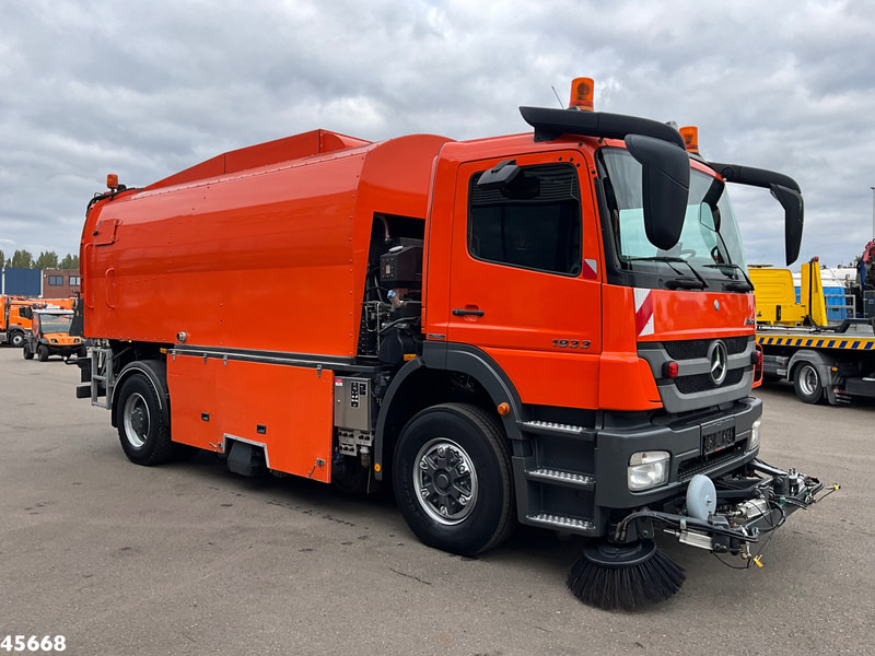 Mercedes-Benz Axor 1833 4x4 Schörling SORF Schienenreinigungs/Railway sweeper Just 38.680 Km! - Makinë fshirëse për rrugët: foto 5 Mercedes-Benz Axor 1833 4x4 Schörling SORF Schienenreinigungs/Railway sweeper Just 38.680 Km! - Makinë fshirëse për rrugët: foto 5