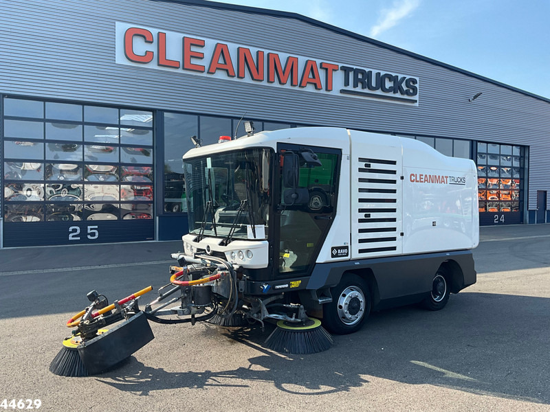 Ravo 540 CD Euro 6 with 3-rd brush - Makinë fshirëse për rrugët: foto 2 Ravo 540 CD Euro 6 with 3-rd brush - Makinë fshirëse për rrugët: foto 2