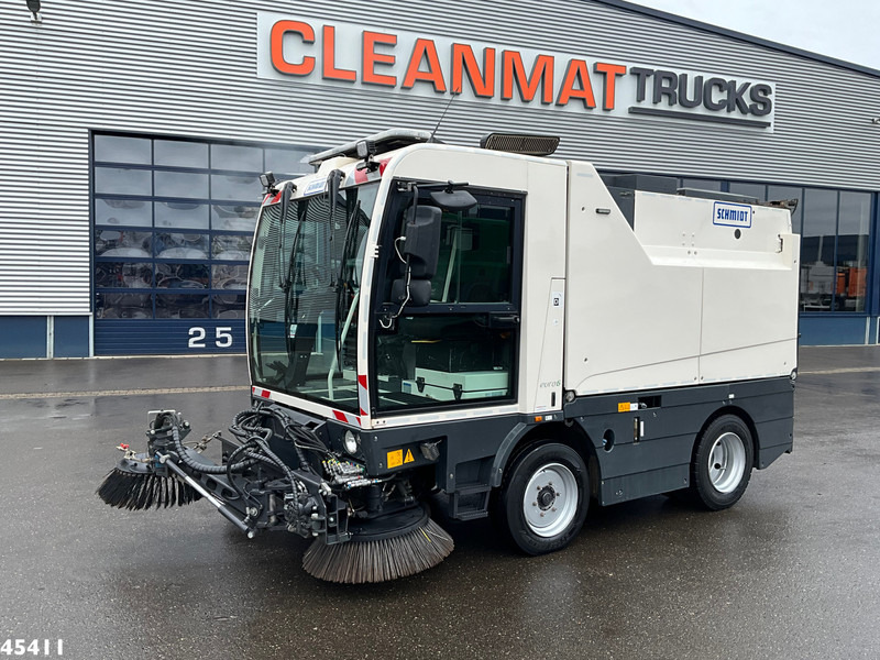 Schmidt Cleango 500 Compact Euro 6 with 3-rd brush - Makinë fshirëse për rrugët: foto 2 Schmidt Cleango 500 Compact Euro 6 with 3-rd brush - Makinë fshirëse për rrugët: foto 2