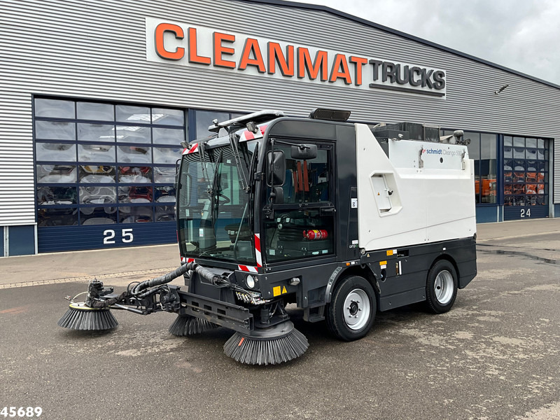 Schmidt Cleango Compact 500 Euro 6 with 3-rd brush Just 4.260 km! - Makinë fshirëse për rrugët: foto 2 Schmidt Cleango Compact 500 Euro 6 with 3-rd brush Just 4.260 km! - Makinë fshirëse për rrugët: foto 2