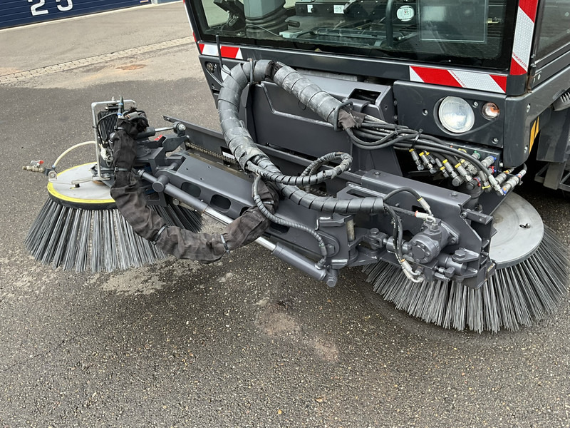 Schmidt Cleango Compact 500 Euro 6 with 3-rd brush Just 4.260 km! - Makinë fshirëse për rrugët: foto 5 Schmidt Cleango Compact 500 Euro 6 with 3-rd brush Just 4.260 km! - Makinë fshirëse për rrugët: foto 5