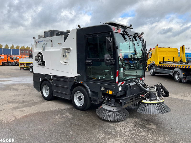 Schmidt Cleango Compact 500 Euro 6 with 3-rd brush Just 4.260 km! - Makinë fshirëse për rrugët: foto 4 Schmidt Cleango Compact 500 Euro 6 with 3-rd brush Just 4.260 km! - Makinë fshirëse për rrugët: foto 4